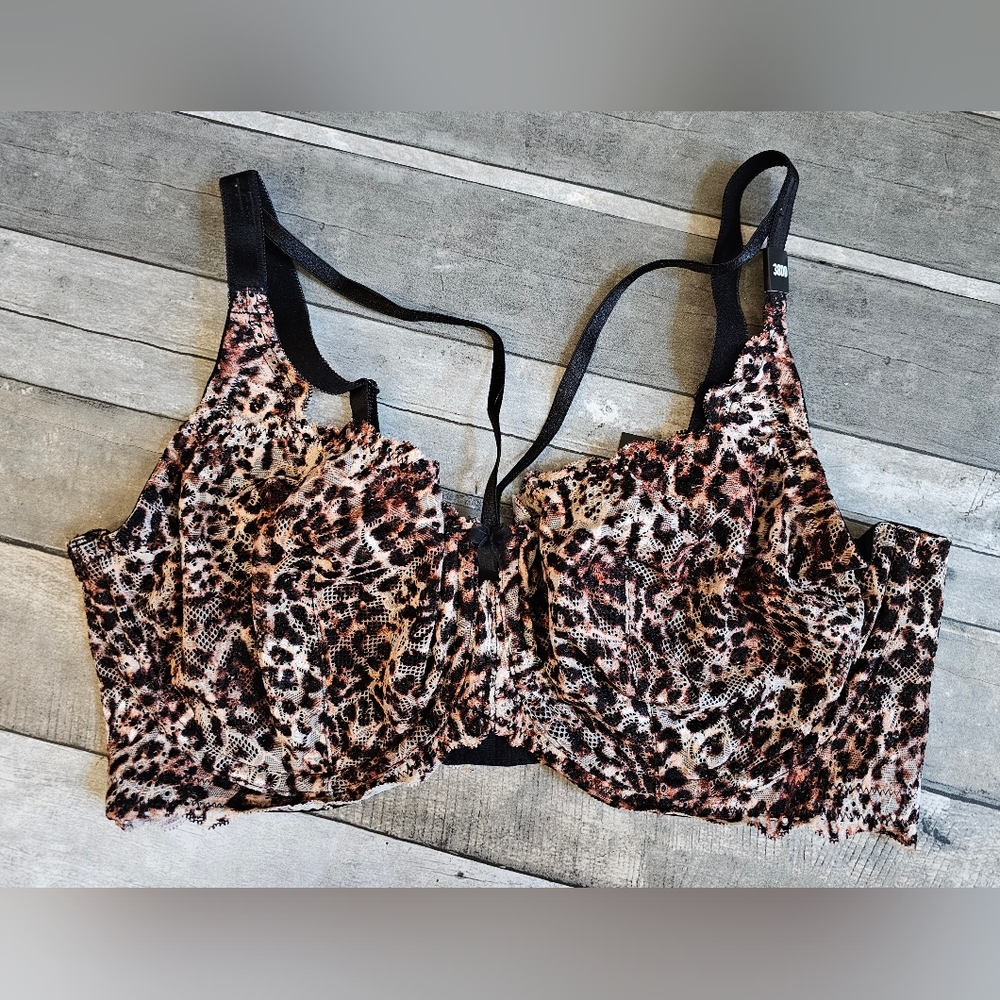 Torrid Bra, 38 DD but fits more like 36 DD